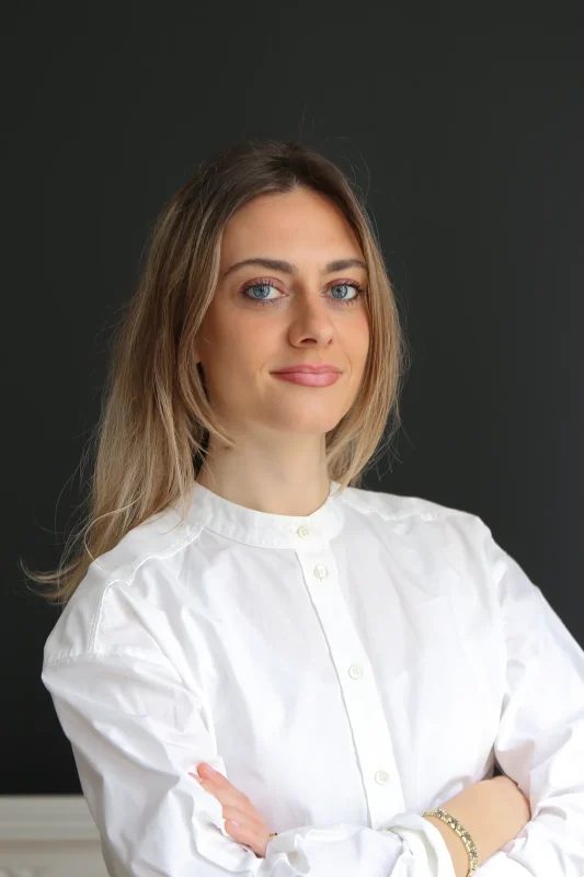 Portrait d’Anne-Lise Lacorte, avocate collaboratrice